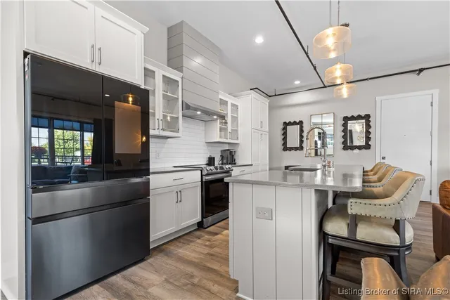 $279,900 | 210 Mulberry Street, Jeffersonville, IN 47130