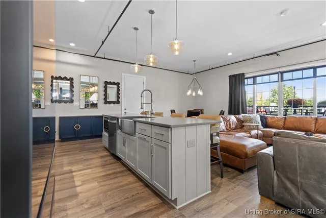 $279,900 | 210 Mulberry Street, Jeffersonville, IN 47130