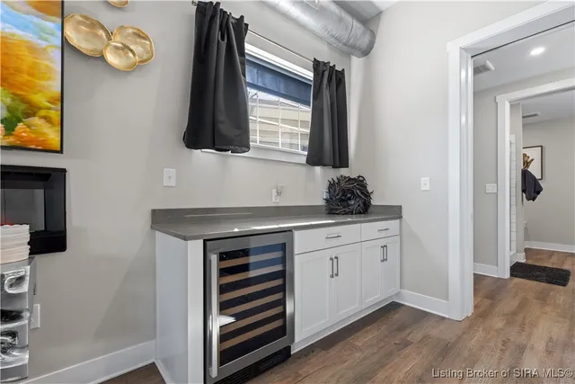 $279,900 | 210 Mulberry Street, Jeffersonville, IN 47130