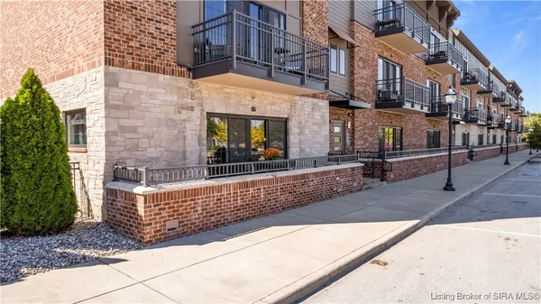 $279,900 | 210 Mulberry Street, Jeffersonville, IN 47130