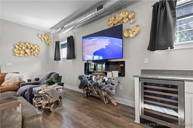 $279,900 | 210 Mulberry Street, Jeffersonville, IN 47130