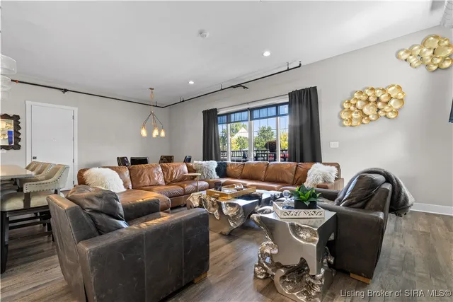 $279,900 | 210 Mulberry Street, Jeffersonville, IN 47130