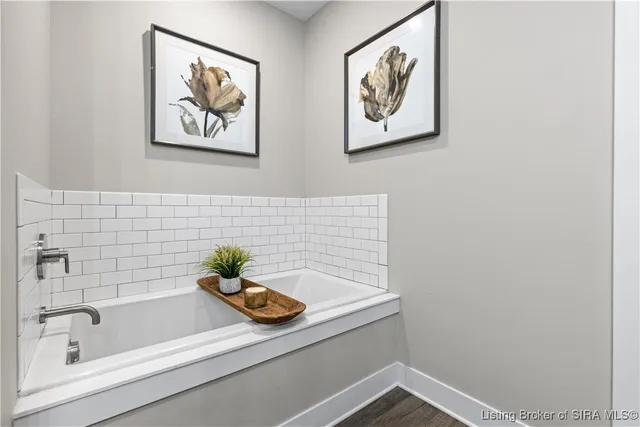 $279,900 | 210 Mulberry Street, Jeffersonville, IN 47130