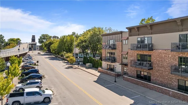 $279,900 | 210 Mulberry Street, Jeffersonville, IN 47130