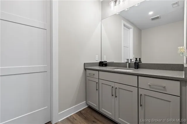 $279,900 | 210 Mulberry Street, Jeffersonville, IN 47130