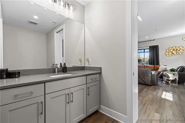 $279,900 | 210 Mulberry Street, Jeffersonville, IN 47130