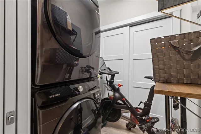 $279,900 | 210 Mulberry Street, Jeffersonville, IN 47130