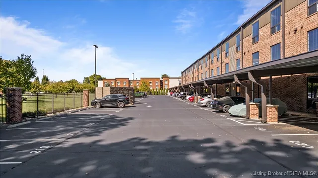 $279,900 | 210 Mulberry Street, Jeffersonville, IN 47130