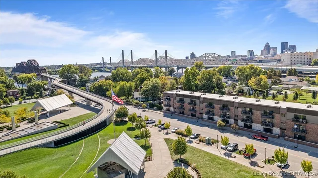 $279,900 | 210 Mulberry Street, Jeffersonville, IN 47130