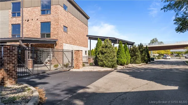 $279,900 | 210 Mulberry Street, Jeffersonville, IN 47130