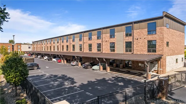 $279,900 | 210 Mulberry Street, Jeffersonville, IN 47130