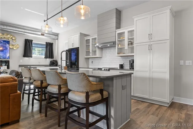 $279,900 | 210 Mulberry Street, Jeffersonville, IN 47130