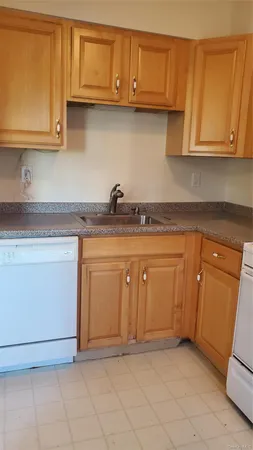 $2,200 | 101 Sylvan Avenue, Unit 44, Miller Place, NY 11764