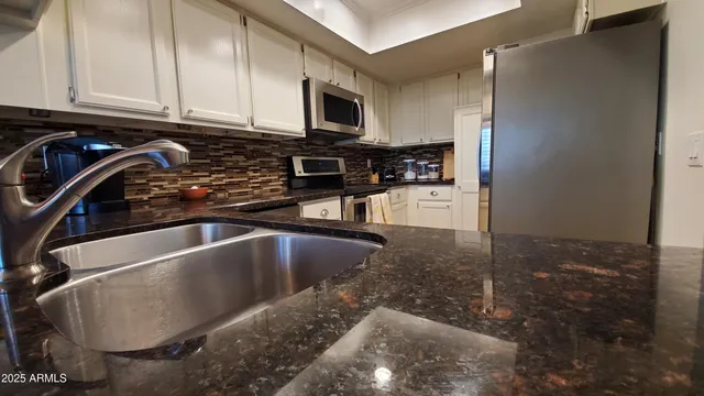 $2,700 | 4330 North 5th Avenue, Unit 209, Phoenix, AZ 85013