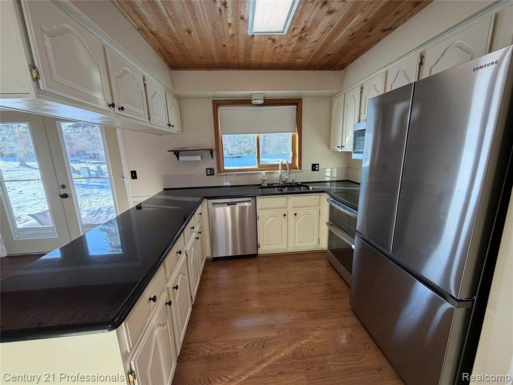 2132 Winchester Road Rochester, MI 48307 - Photo 7 of 27