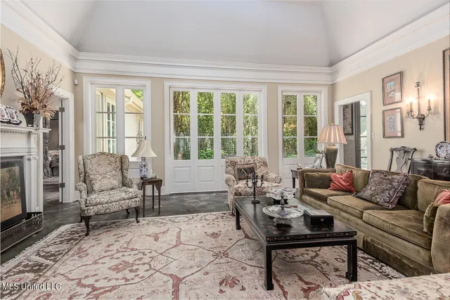 $495,000 | 9 Oak Knoll Drive, Clarksdale, MS 38614