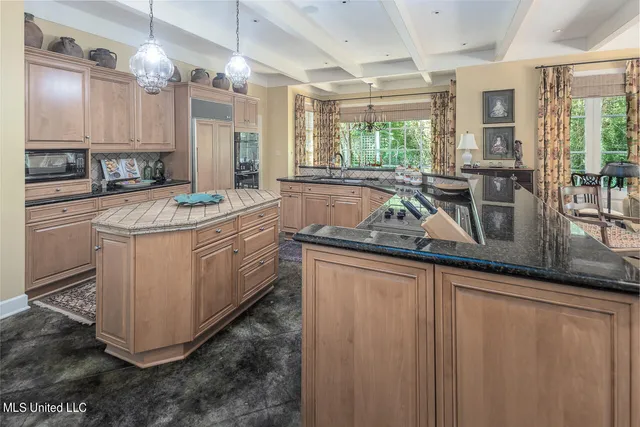 $495,000 | 9 Oak Knoll Drive, Clarksdale, MS 38614