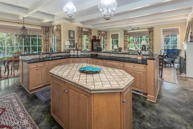 $495,000 | 9 Oak Knoll Drive, Clarksdale, MS 38614