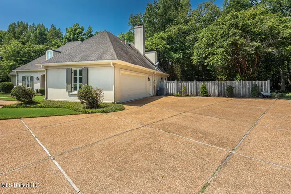 $550,000 | 9 Oak Knoll Drive, Clarksdale, MS 38614