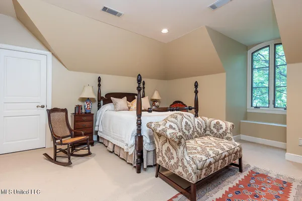 $550,000 | 9 Oak Knoll Drive, Clarksdale, MS 38614