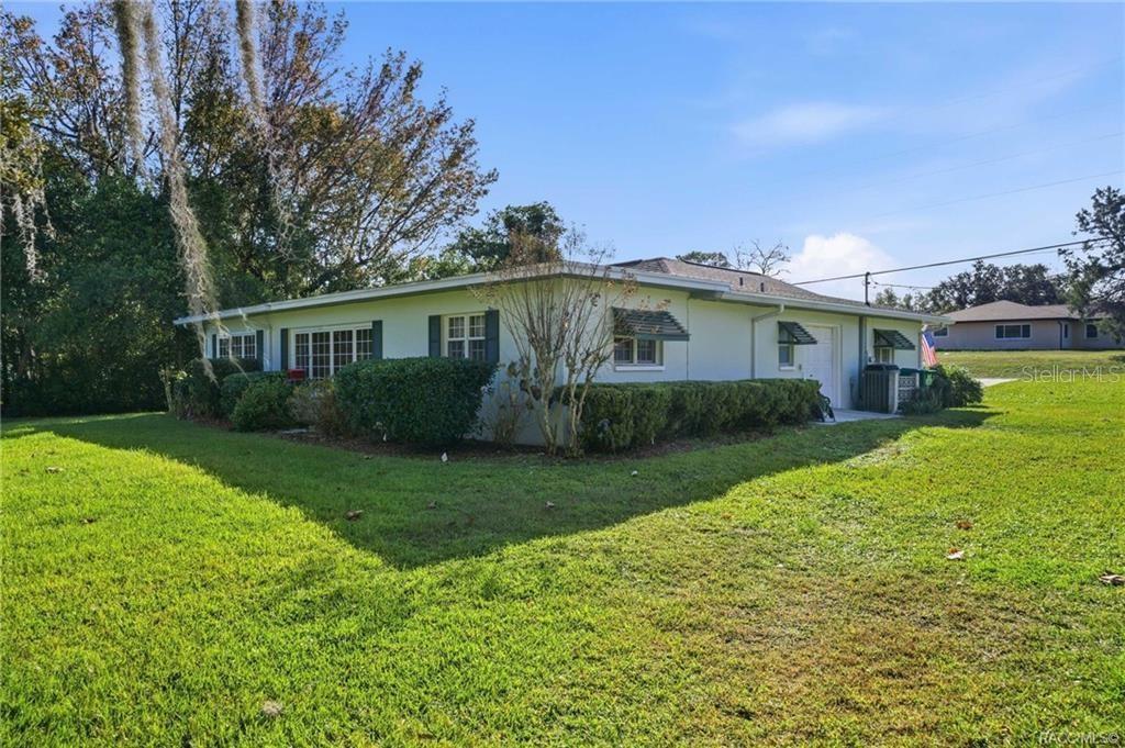8709 East Sandpiper Drive Inverness, FL 34450 - Photo 20 of 37 a view of a house with backyard and garden