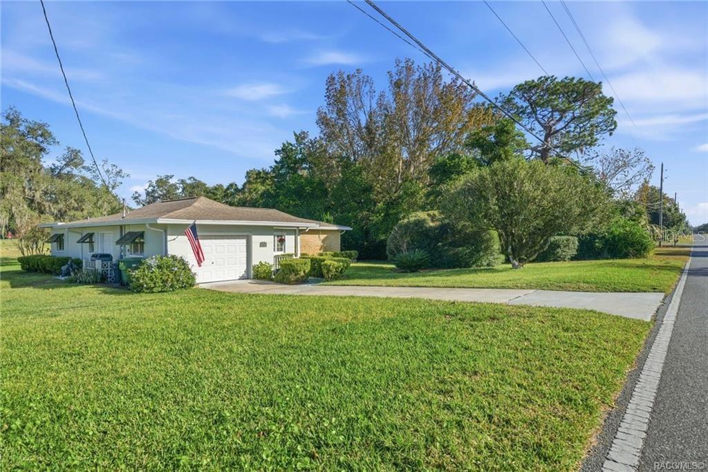 8709 East Sandpiper Drive Inverness, FL 34450 - Photo 22 of 37 a front view of a house with garden
