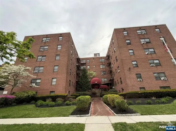 $315,000 | 130 Orient Way, Unit 5K, Rutherford, NJ 07070