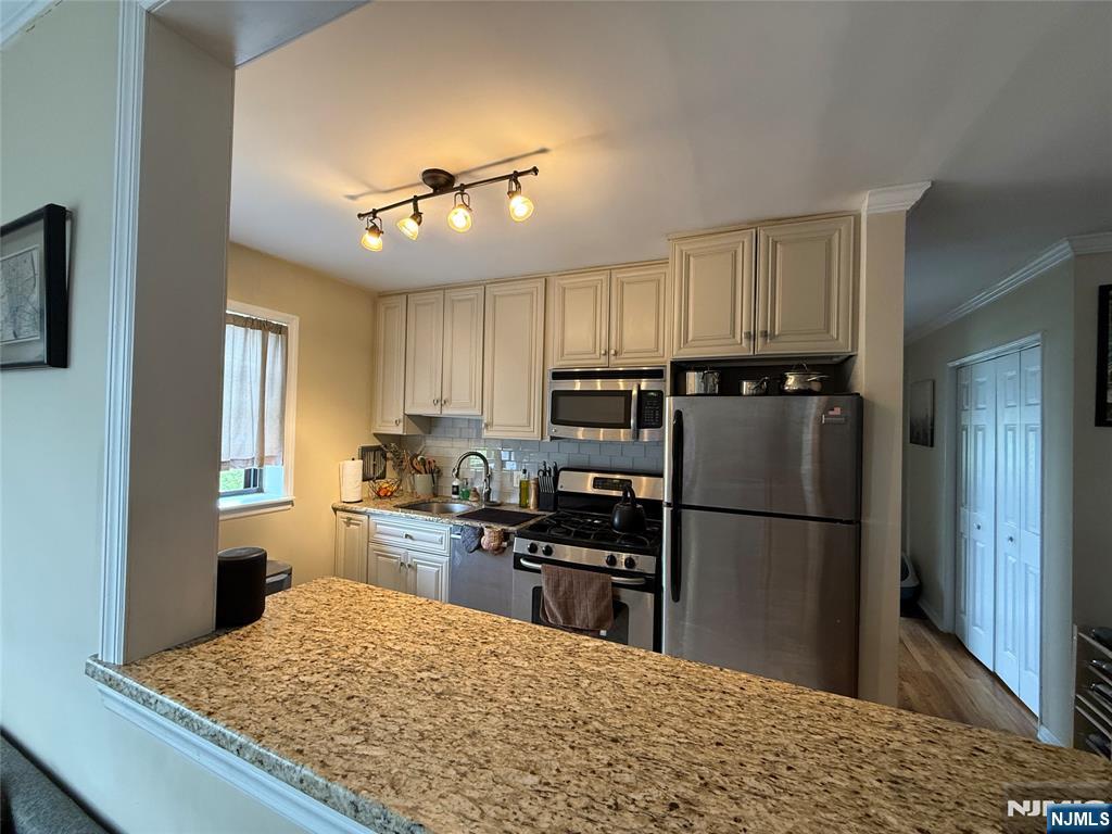 130 Orient Way, Unit 5K Rutherford, NJ 07070 - Photo 10 of 21