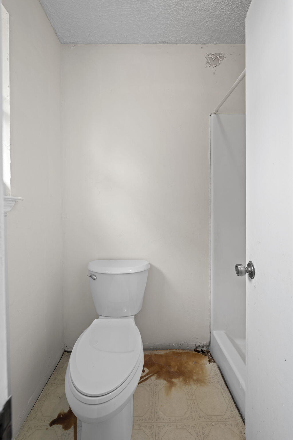 5642 Tucker Road Ooltewah, TN 37363 - Photo 30 of 52 primary bathroom
