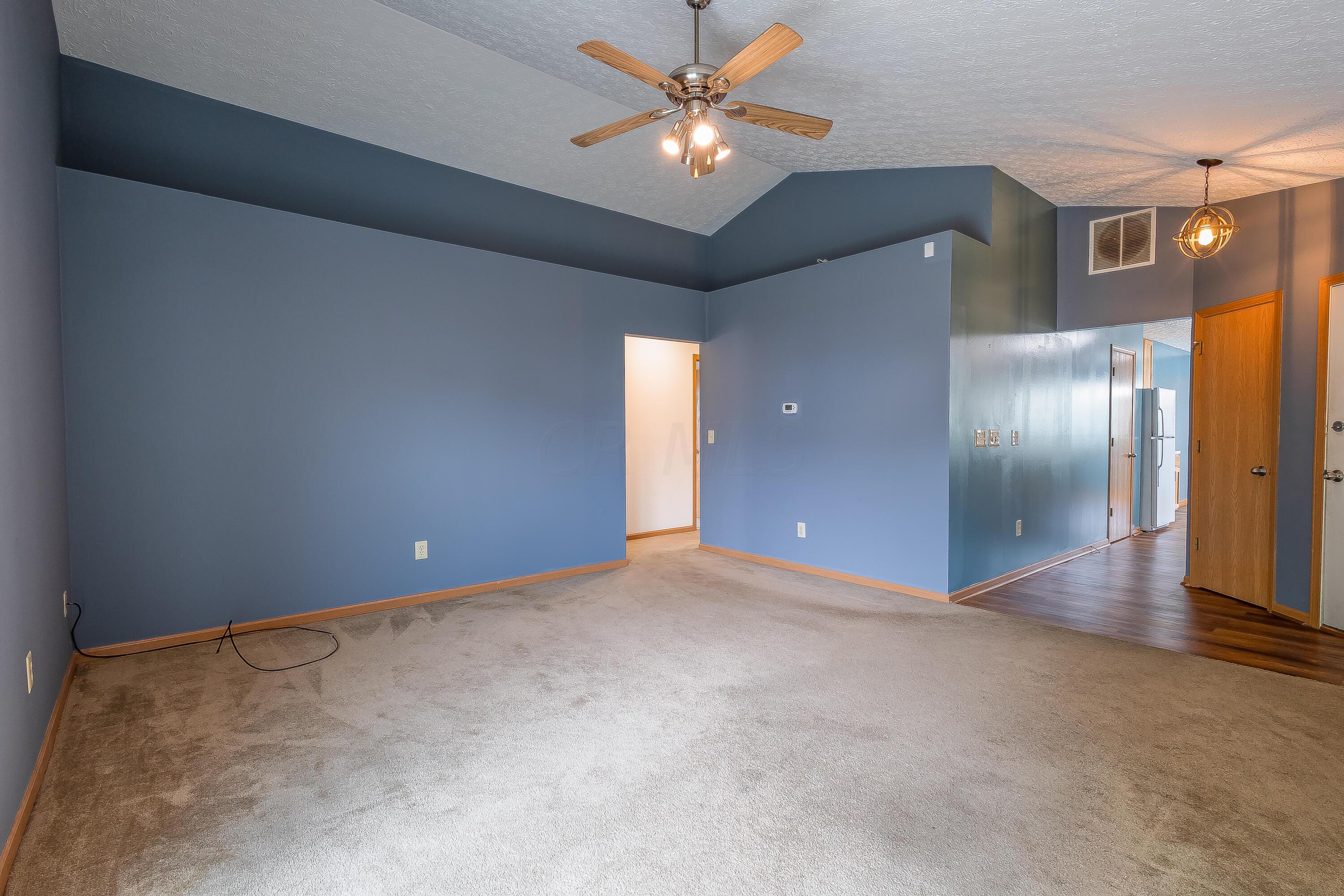 2100 Waymont Road Columbus, OH 43229 - Photo 5 of 15 Great room