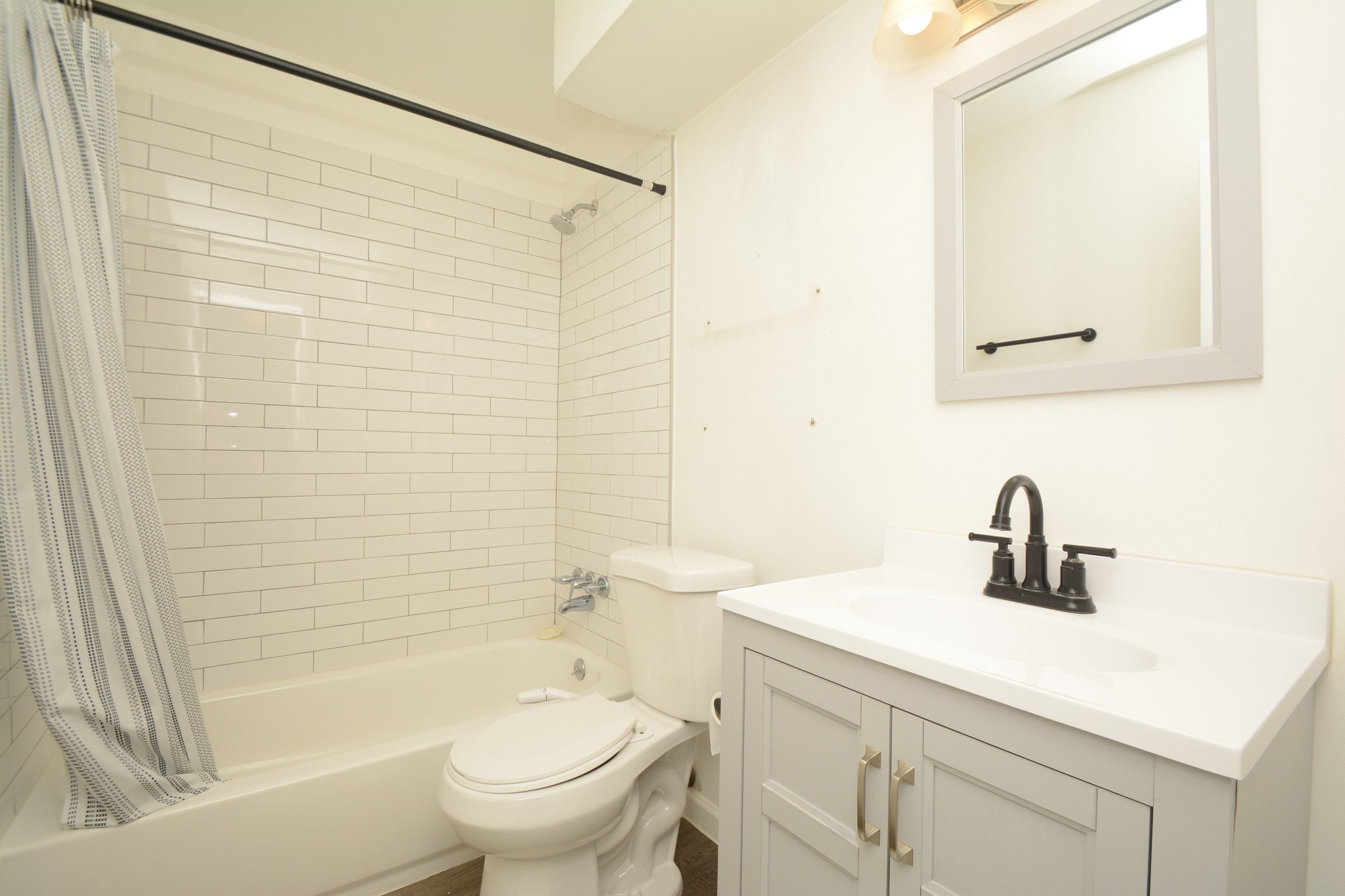 7900 Westheimer Road, Unit 141 Houston, TX 77063 - Photo 22 of 35 Second full bathroom