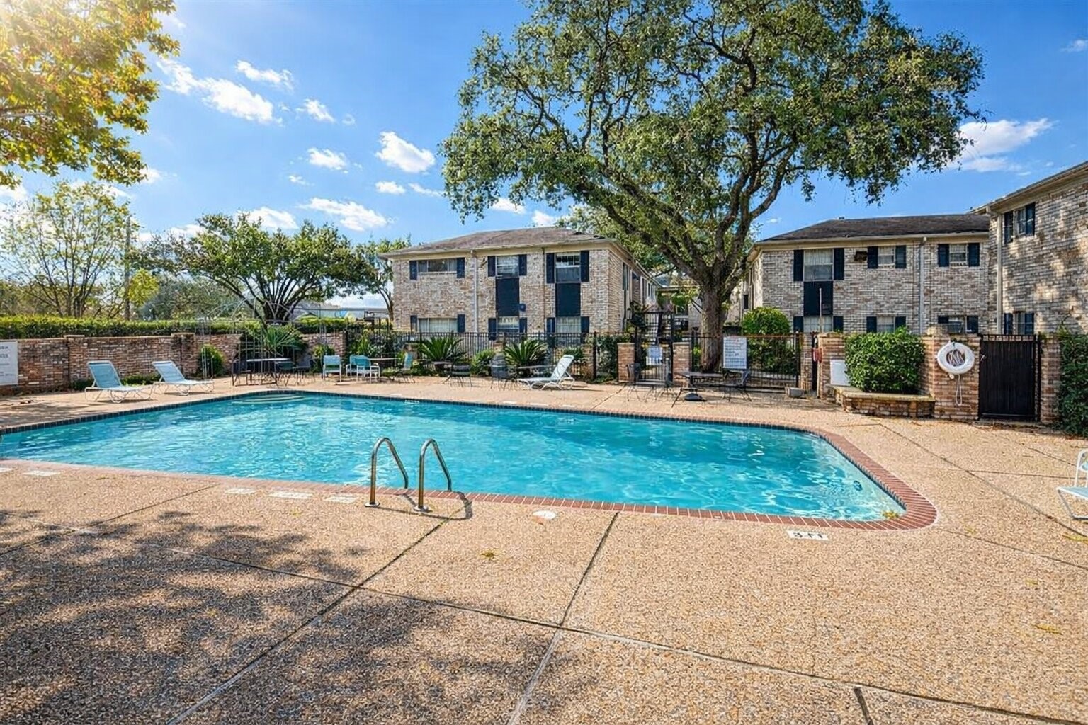 7900 Westheimer Road, Unit 141 Houston, TX 77063 - Photo 31 of 35 Pool