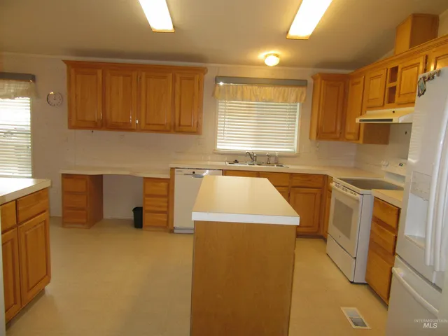$137,500 | 910 Moon Glo Avenue, Unit 8, Buhl, ID 83316