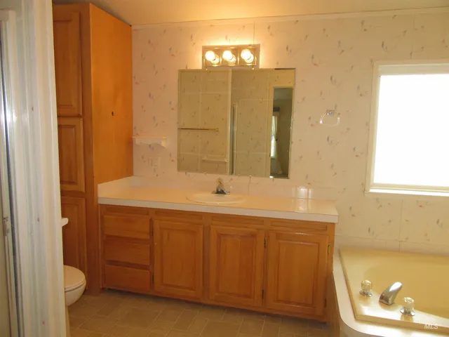 $137,500 | 910 Moon Glo Avenue, Unit 8, Buhl, ID 83316