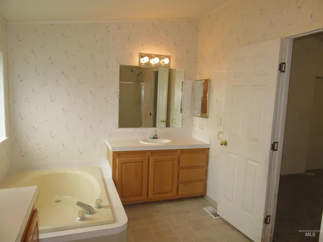 $137,500 | 910 Moon Glo Avenue, Unit 8, Buhl, ID 83316