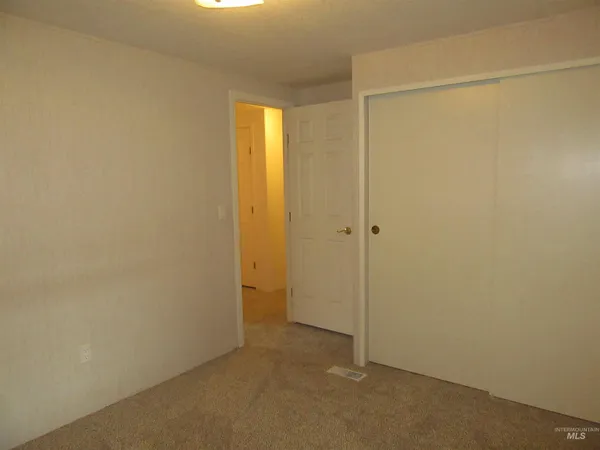 $125,000 | 910 Moon Glo Avenue, Unit 8, Buhl, ID 83316