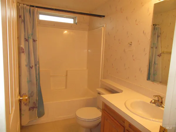 $125,000 | 910 Moon Glo Avenue, Unit 8, Buhl, ID 83316