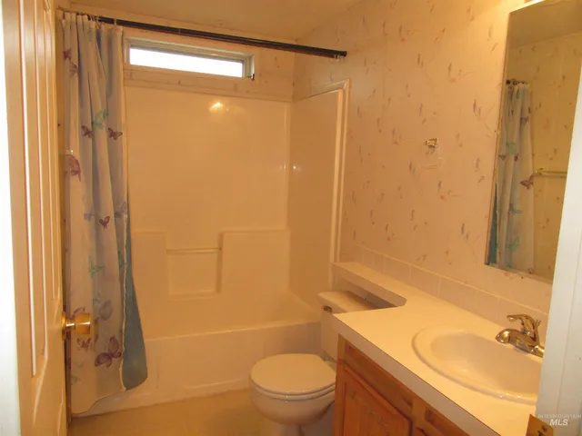 $137,500 | 910 Moon Glo Avenue, Unit 8, Buhl, ID 83316