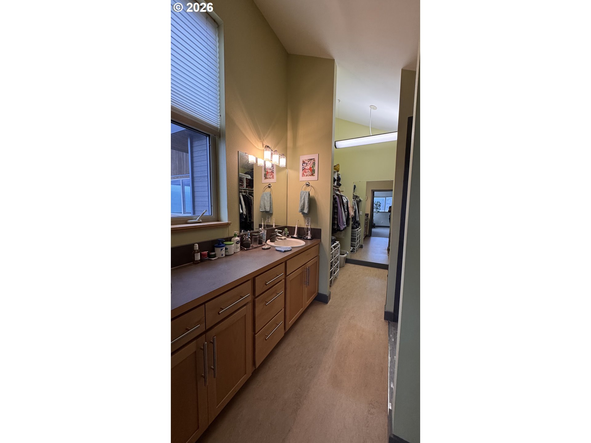 14 Mosier Creek Place Mosier, OR 97040 - Photo 10 of 19 a large bathroom with a sink and a mirror