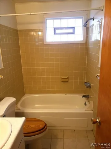 $1,200 | 10 Washington Street, Unit 4, Middleport, NY 14105