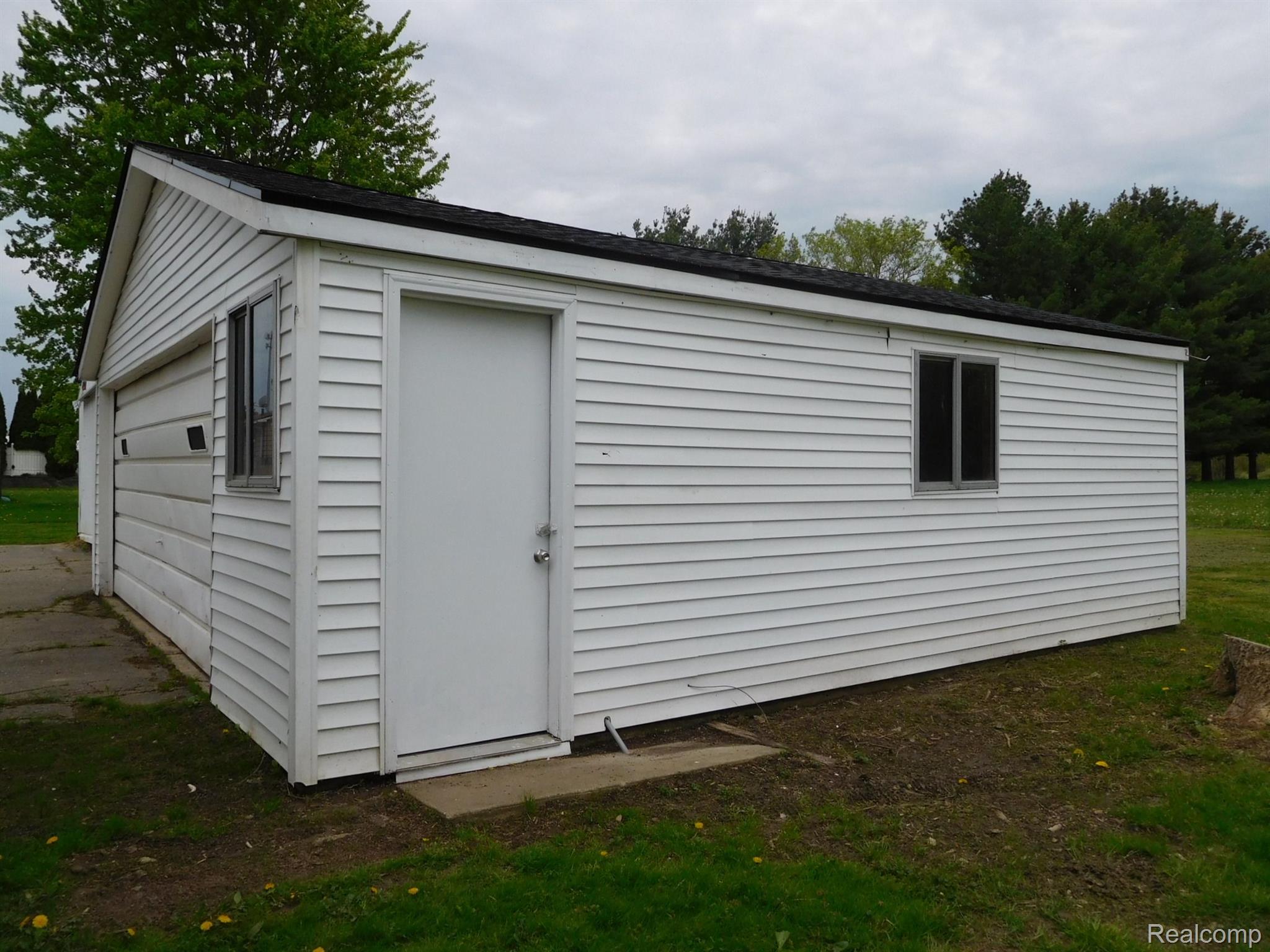 9379 North Irish Road Mount Morris, MI 48458 - Photo 8 of 24 New roof on garage in 2024