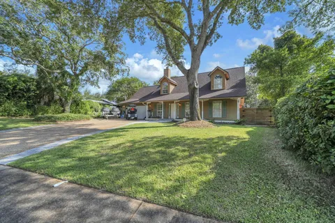 $839,000 | 702 North Lakeside Drive, Destin, FL 32541