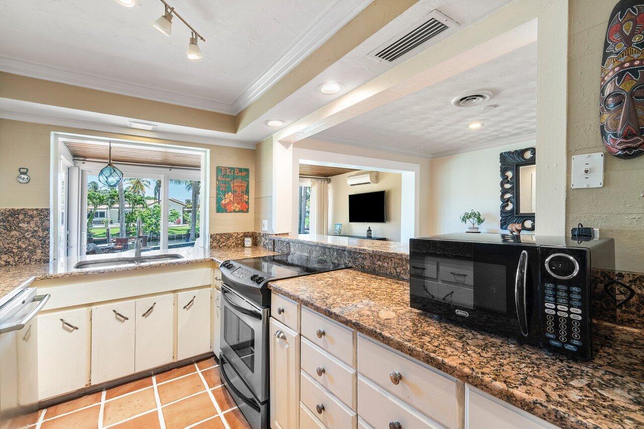 1342 Southwest 5th Avenue Boca Raton, FL 33432 - Photo 11 of 36 010-1342Southwest5thAvenue-BocaRaton-FL-