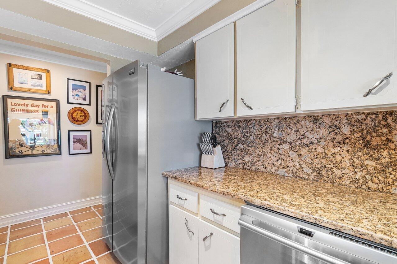 1342 Southwest 5th Avenue Boca Raton, FL 33432 - Photo 12 of 36 011-1342Southwest5thAvenue-BocaRaton-FL-