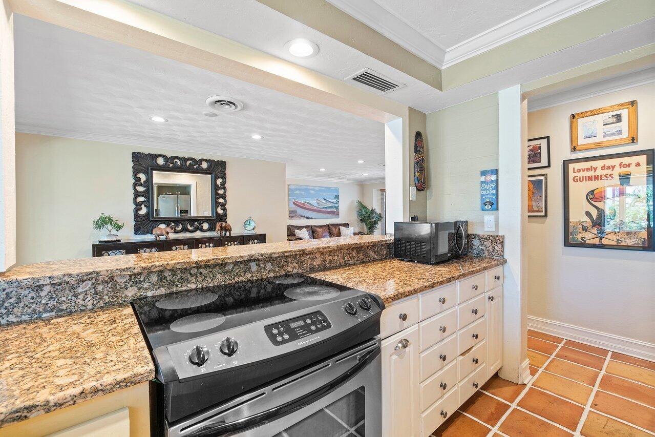 1342 Southwest 5th Avenue Boca Raton, FL 33432 - Photo 13 of 36 012-1342Southwest5thAvenue-BocaRaton-FL-