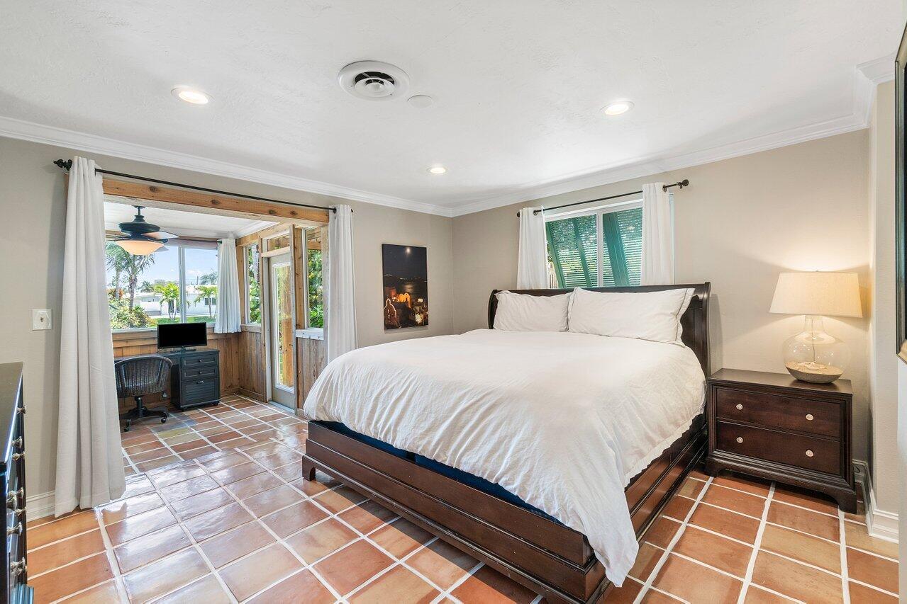 1342 Southwest 5th Avenue Boca Raton, FL 33432 - Photo 19 of 36 018-1342Southwest5thAvenue-BocaRaton-FL-