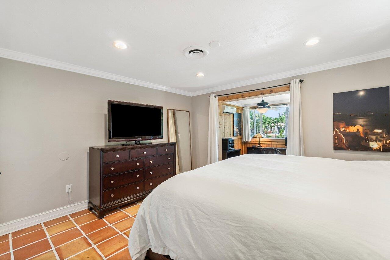 1342 Southwest 5th Avenue Boca Raton, FL 33432 - Photo 20 of 36 019-1342Southwest5thAvenue-BocaRaton-FL-