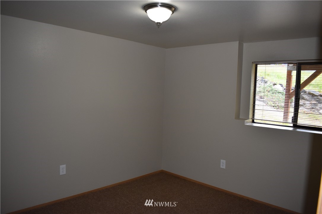 3040 Anderson Road Southeast Port Orchard, WA 98366 - Photo 16 of 24 Gallery Image 16