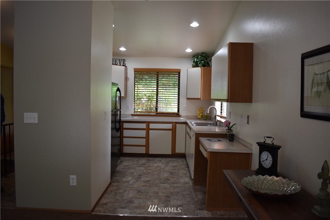 3040 Anderson Road Southeast Port Orchard, WA 98366 - Photo 9 of 24 Gallery Image 9