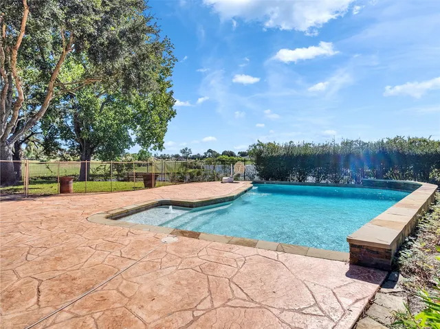 a view of a garden with basketball court